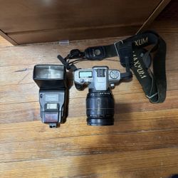 Vintage 35mm Camera, Zoom Lens, Flash
