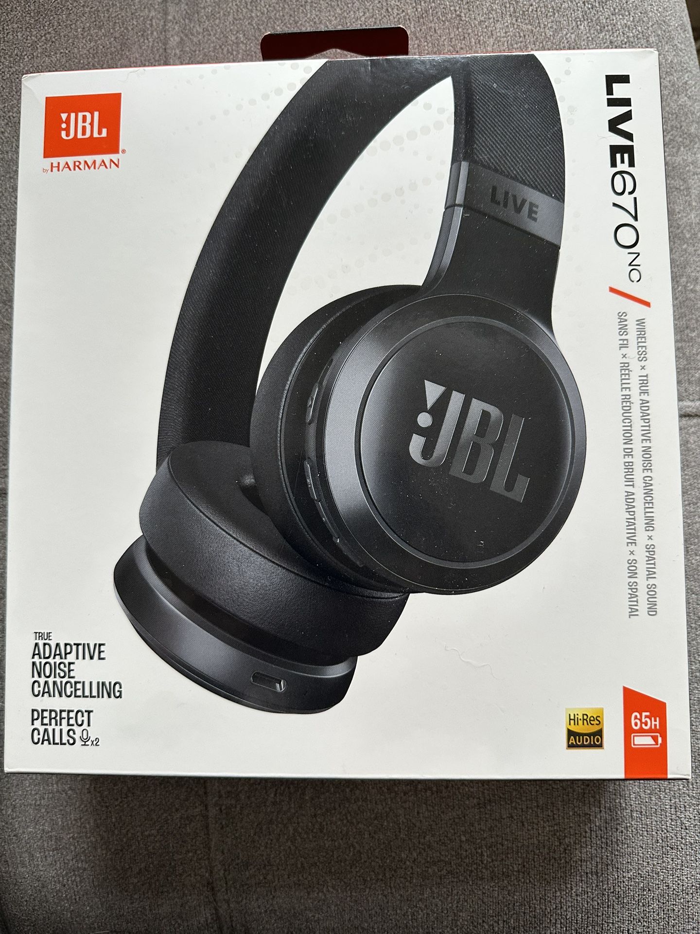 JBL Live670 Headphones 