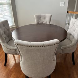 HomeStock Victorian Elegance 5Pc Dining Set Includes A Round Dinette Table With Drop Leaves And Four