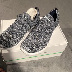 ATHLETIC PROPULSION LABS   size 9