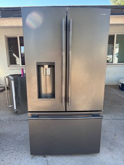Kitchenaid 2026 counter depth Fridge works perfect in good condition. Free delivery to garage never been used.