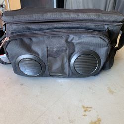 Lunch cooler with speakers for MP3 players
