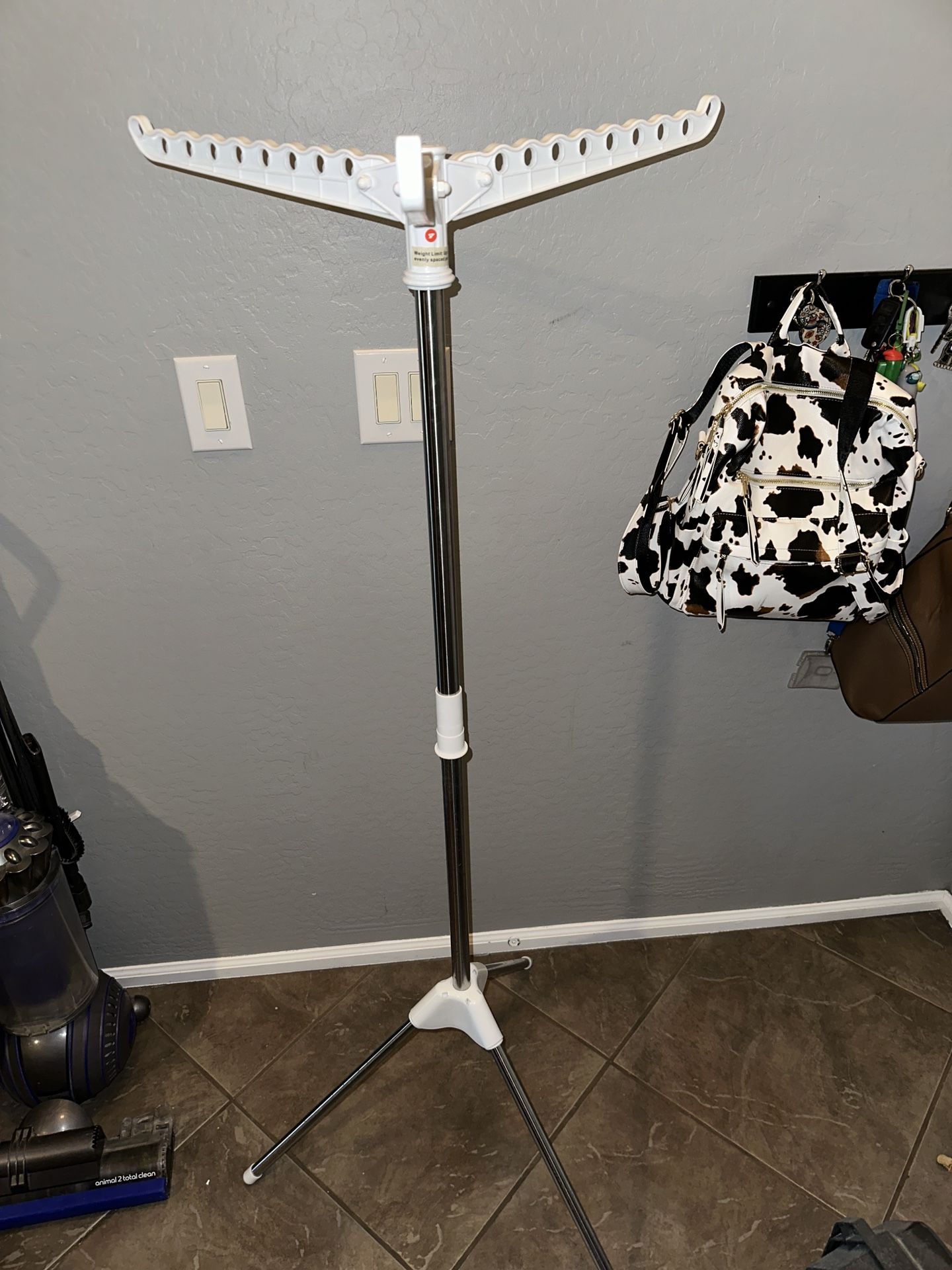 Clothes Hanging Rack
