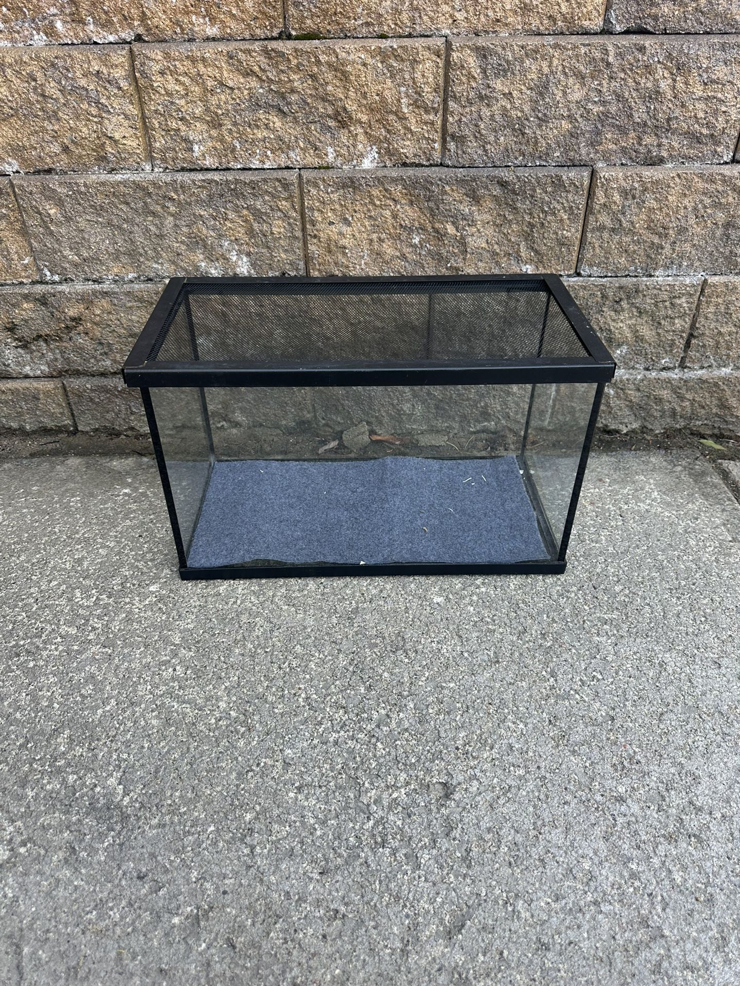 10 Gallon Tank With Lid