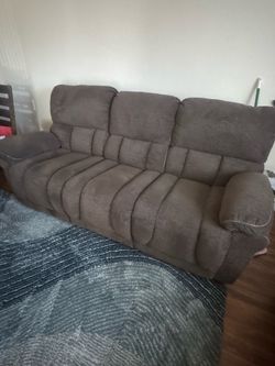 Recliner couch set
