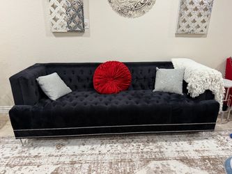 Luxury Black Velvet Tufted Sofa – Acrylic Legs