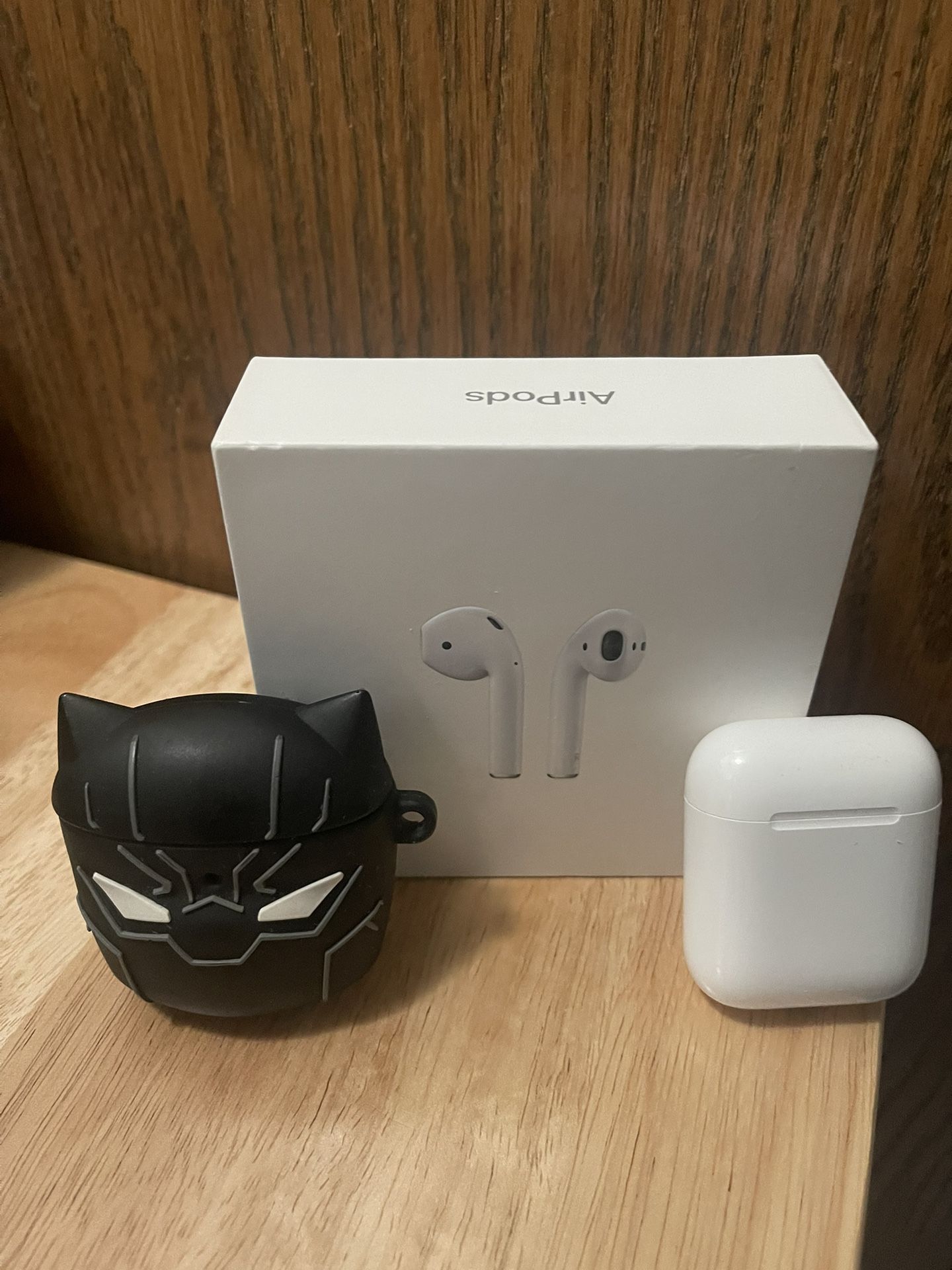 1 Generation AirPods With Charging Case