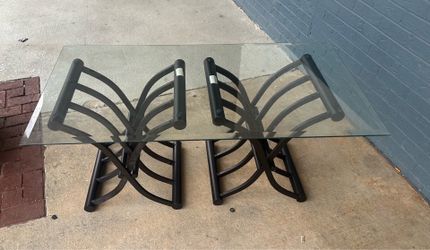 Glass top coffee table with portable metal stand