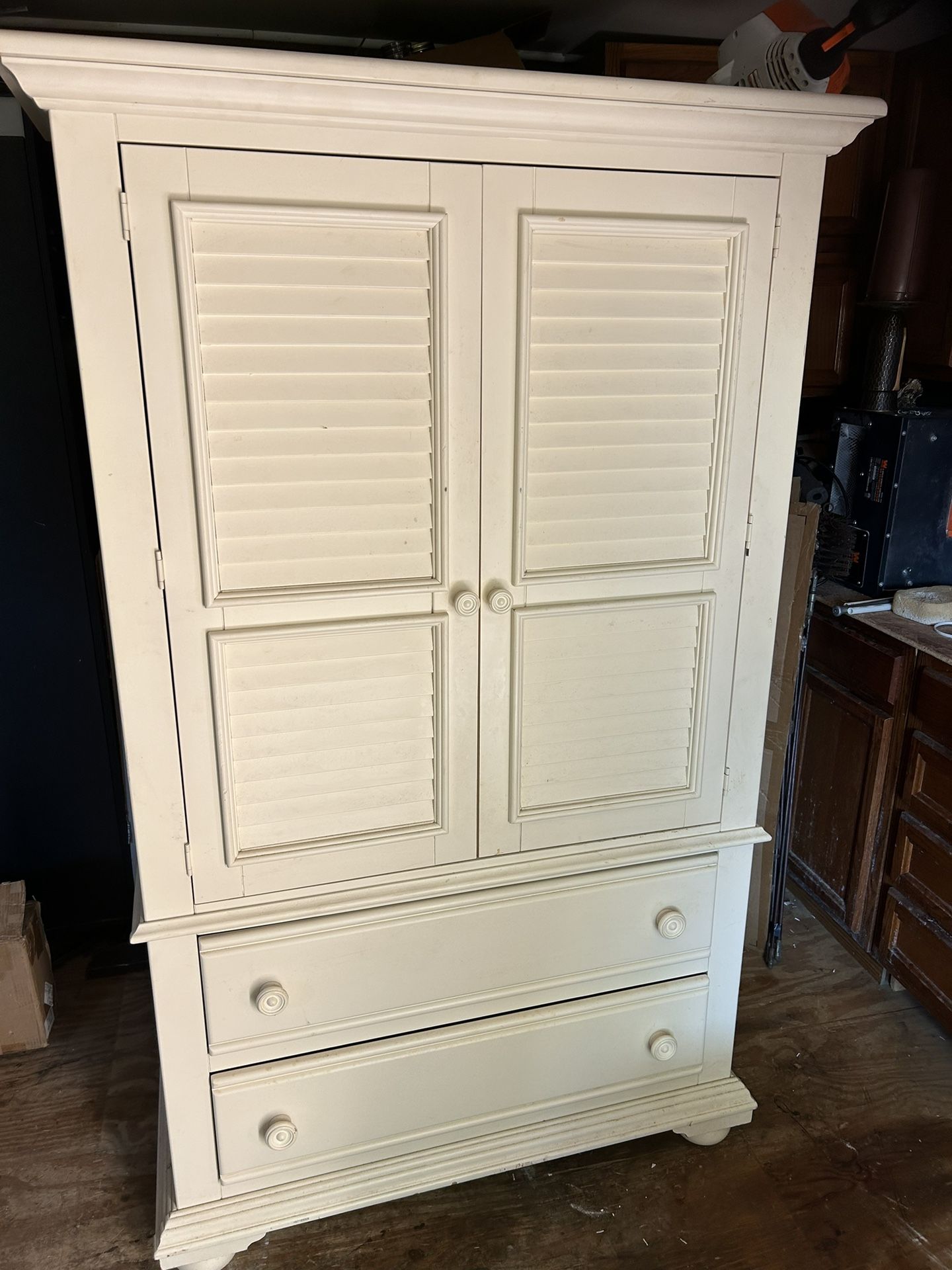 BROYHILL ARMOIRE WHITE WITH 2 DOOR AND 2 DRAWER