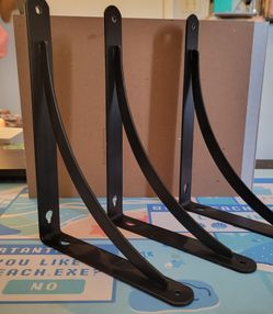 FREE: 3x Shelf Brackets