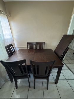 MOVE OUT SALE Mesa para 6/ Dining Table for 6 people w extender