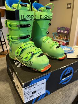 Lange XT130 LV Ski Boots