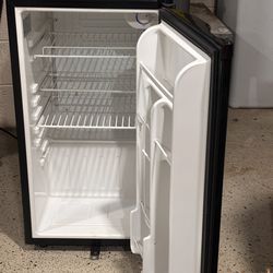 GE mini fridge