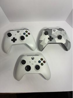 3 Xbox Wireless Controllers – White & Gray Camo