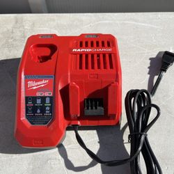 Milwaukee M12 and M18 12-Volt/18-Volt Lithium-Ion Multi-Voltage Rapid Battery Charger