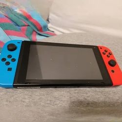  Used Nintendo Switch 32GB Console Neon Red & Neon Blue Joy-Con HADSKABAA 

