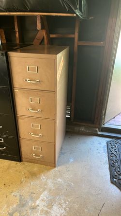Free metal 4-drawer filing cabinet