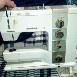 Vintage  Bernina 930 Sewing Machine