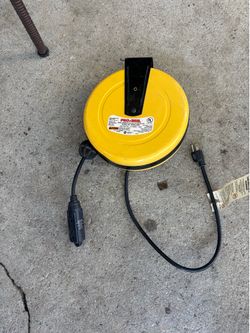 Retractable cord reel 30’