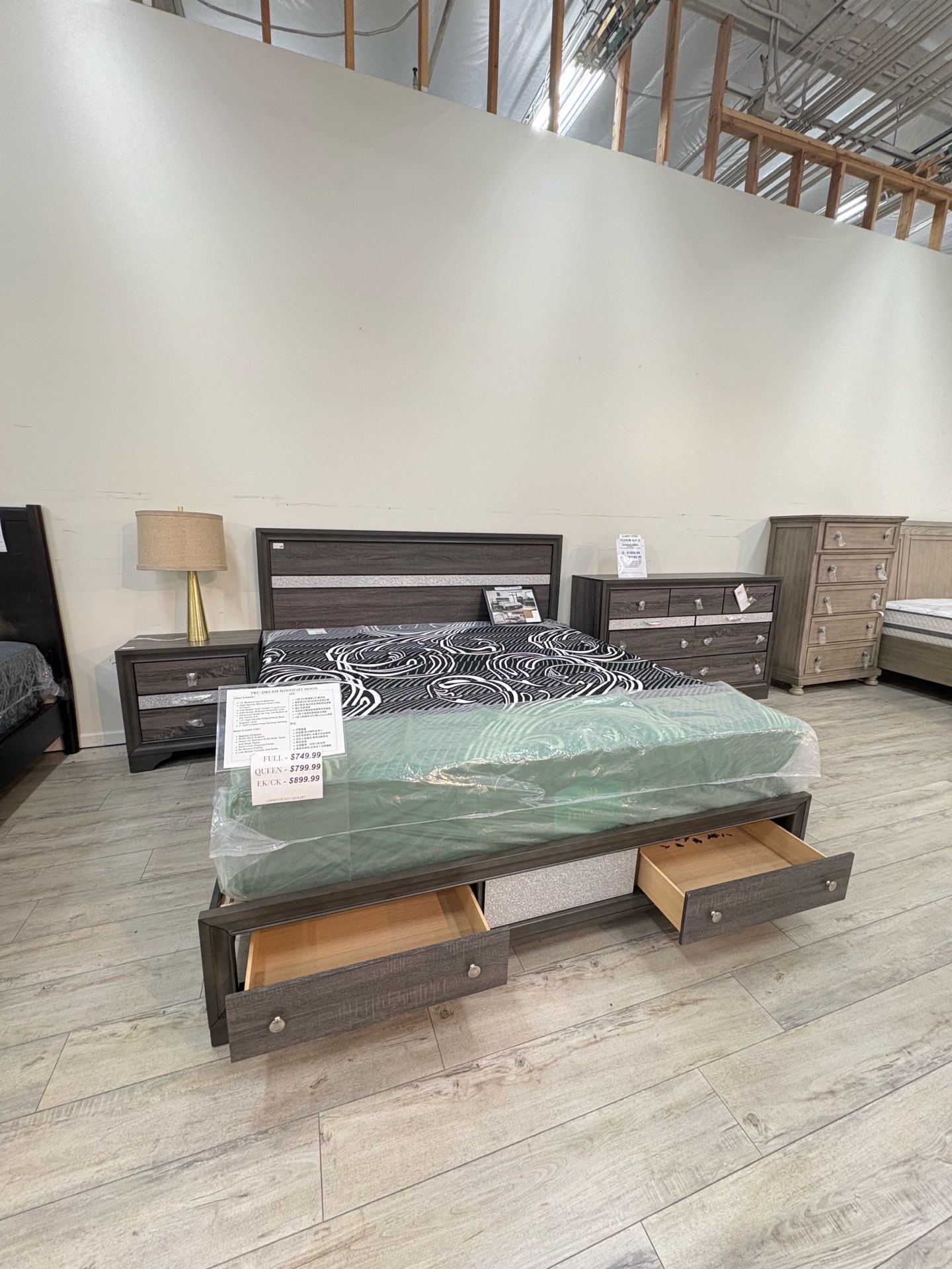 Display sale 3pc EK bedroom set including dresser , nightstand & platform ready Bedframe