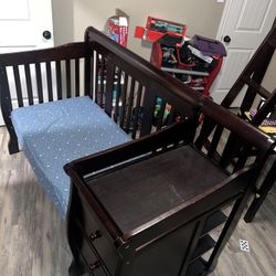 Crib/toddler Bed w/ drawers and Changing Station