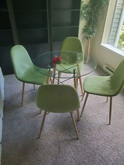 Table with 4 chairs