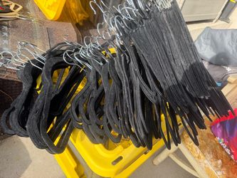100 velvet hangers