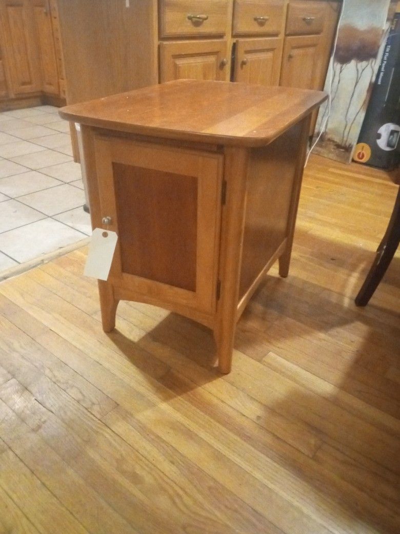 End Table/Night Stand