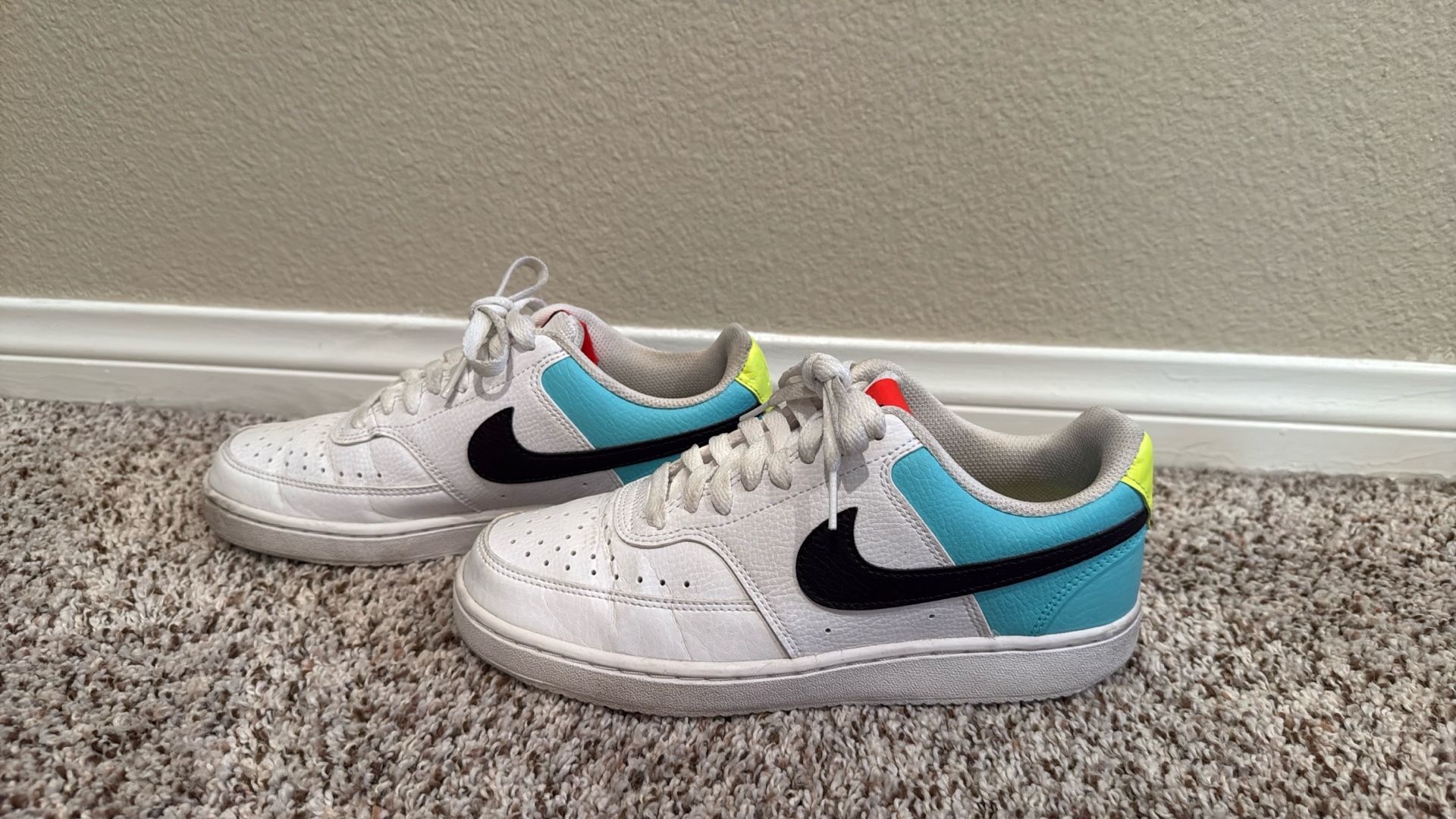 Women’s Nike Tennis Shoes Size 8