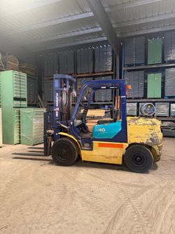 2005 Komatsu 8,000 lbs capacity forklift