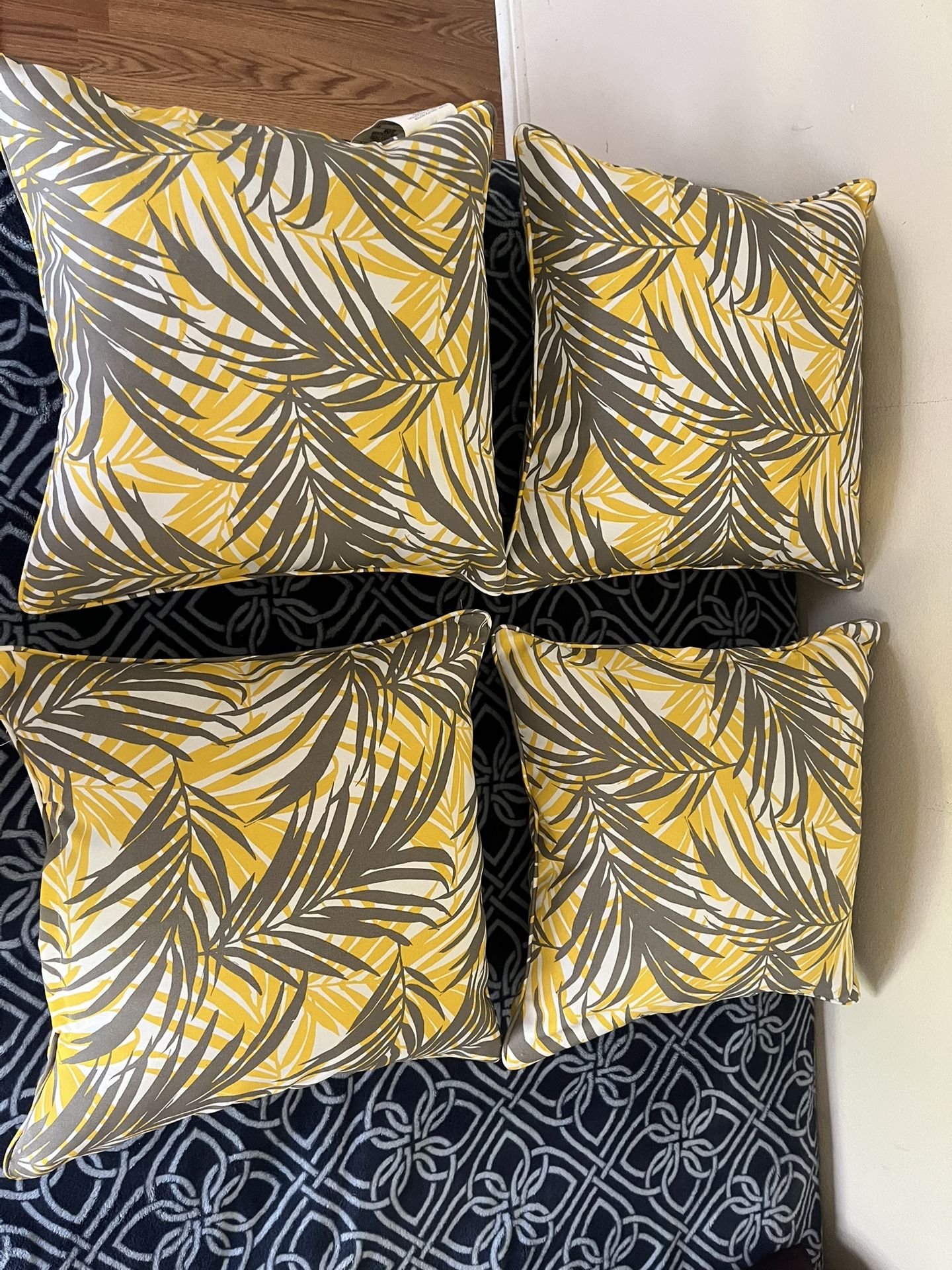 Brentwood Originals Curaçao Palm Lemon Drop Pillows