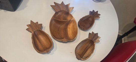 Made in the Philippines-pineapple acacia wood set