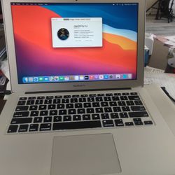 MacBook Air 2014 13" Inter Core i7 1.7 GHz Processor,8 GB RAM,500 GB  SSD, Mac OS Big Sur. Charger. 
In Excellent Working condition.