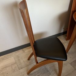Solid Cherry Wood Round Table with 8 Chairs and 2 leafs.