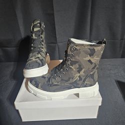 Camouflage Boots Size 7