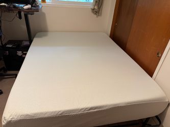 Queen Memory Foam - Zinus Brand