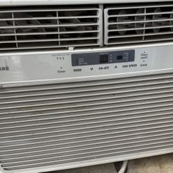 Digital 10,000 BTU Frigidaire window AC
