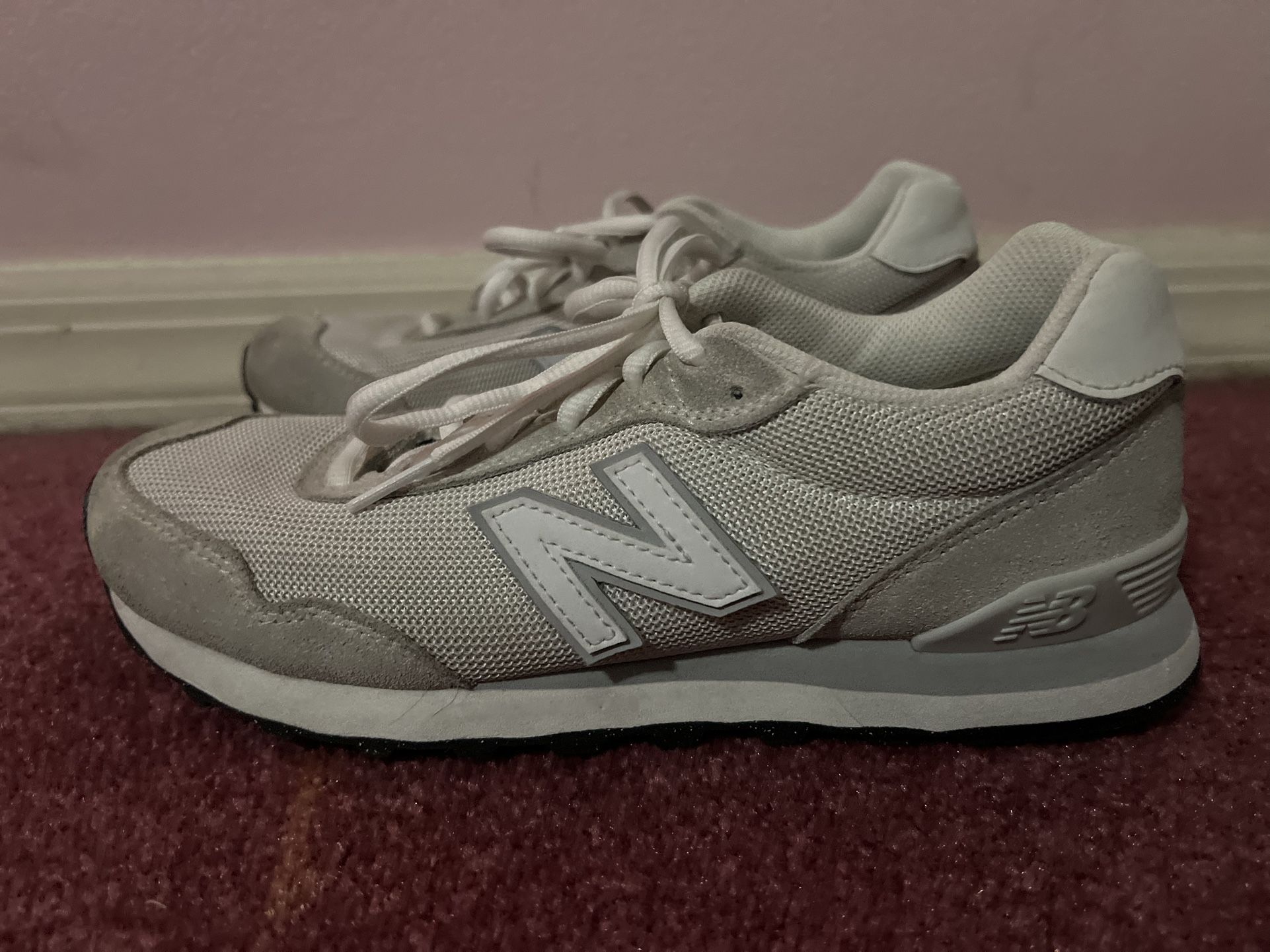 Womens New Balance Sneakers Size 7 Preowned