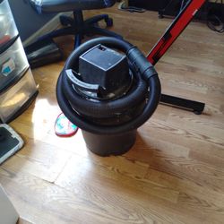 Small Electric Shop vac Like New