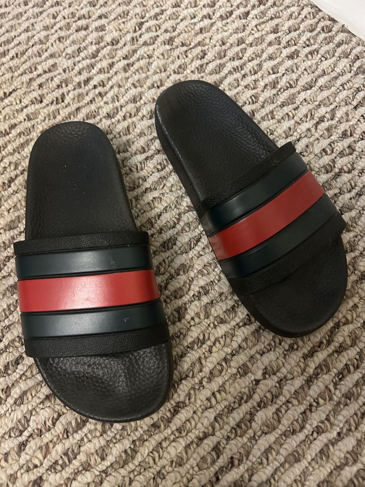 Gucci Boys Slides Size 7
