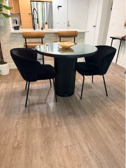 Black solid mango wood dining table with glass top