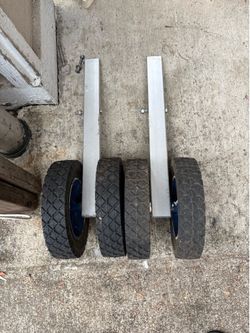Boat transom launching wheels
