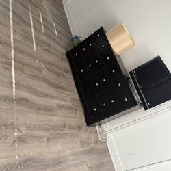 Black 9-Drawer Dresser with Lamp & TV
