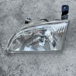 2001 -2002 Toyota Sienna Left Headlight Assembly New aftermarket brand tgTYC . Brand new in the box . Driver left side new 
