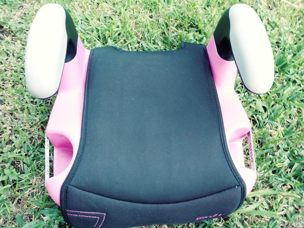 Booster seat 2 for $10 at 👉Desoto