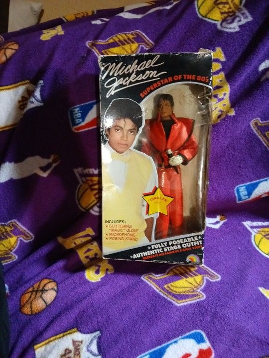 Michael Jackson Collectivable Superstar Of The 80s "Thriller" Edition