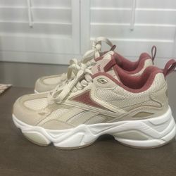 Reebok Charge Run Sneaker 