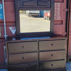 Solid Wood Dresser With Mirror 