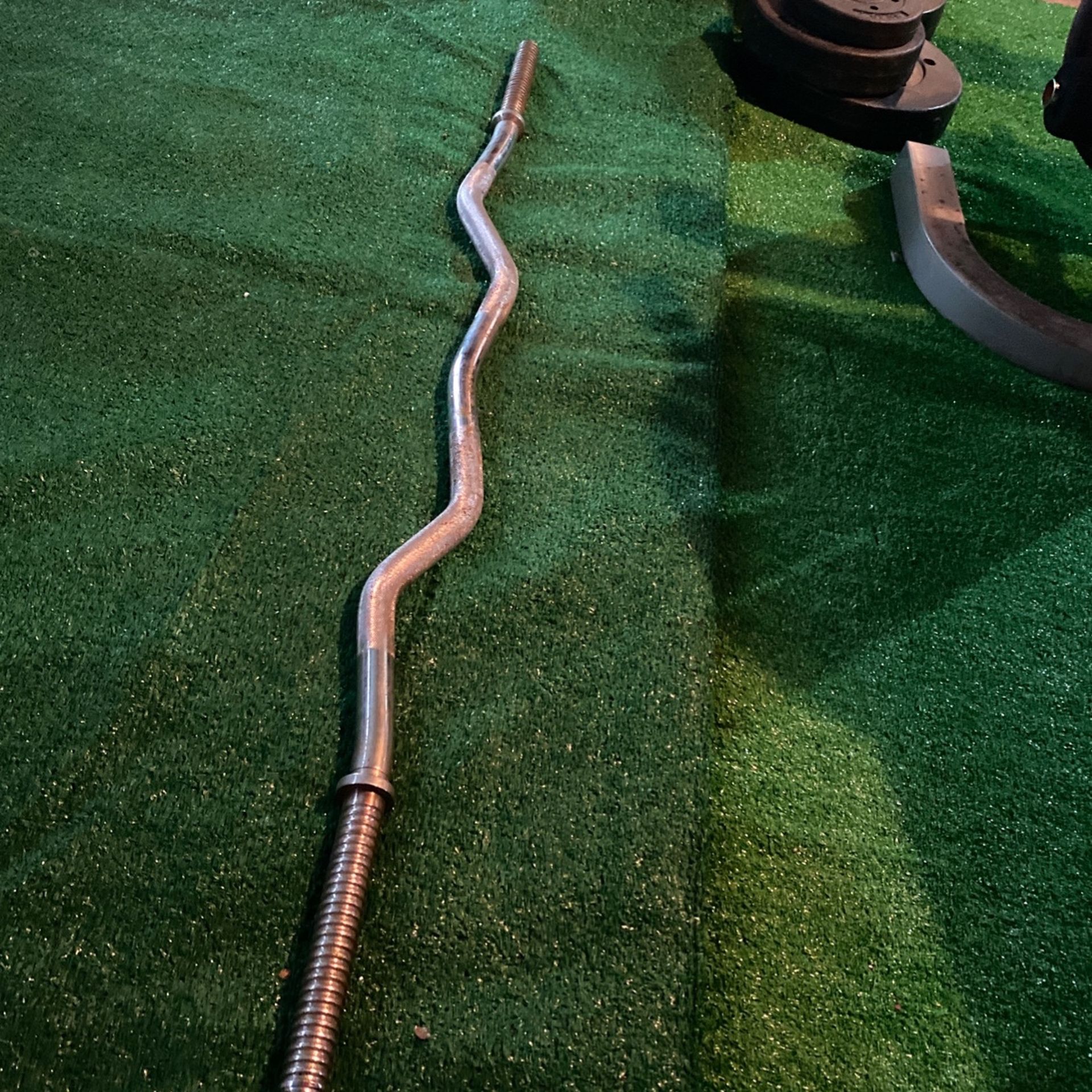 Curl Bar Comes With Clamps For Plates
