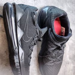 LeBron 17 Low Triple Black Size 10 Excellent